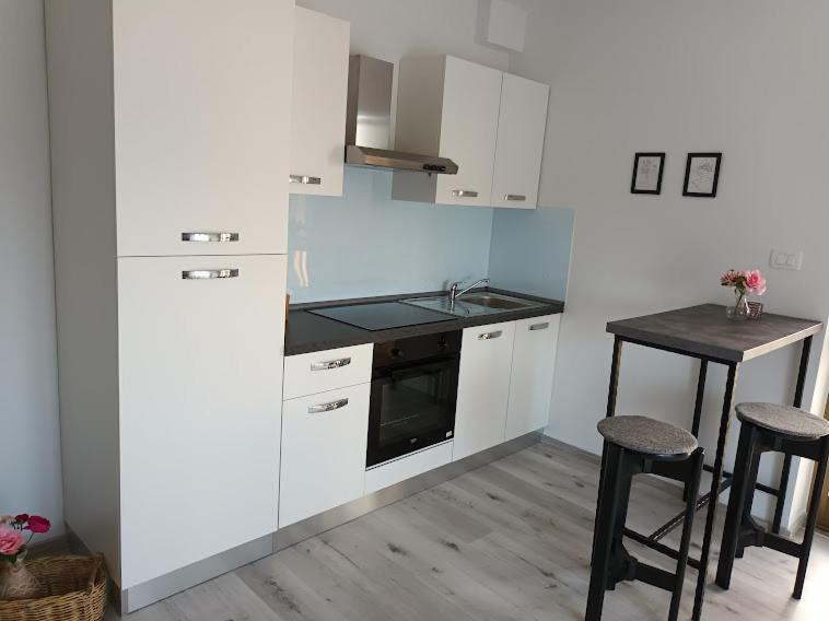 Apartma Oddih Dutovlje Exterior photo